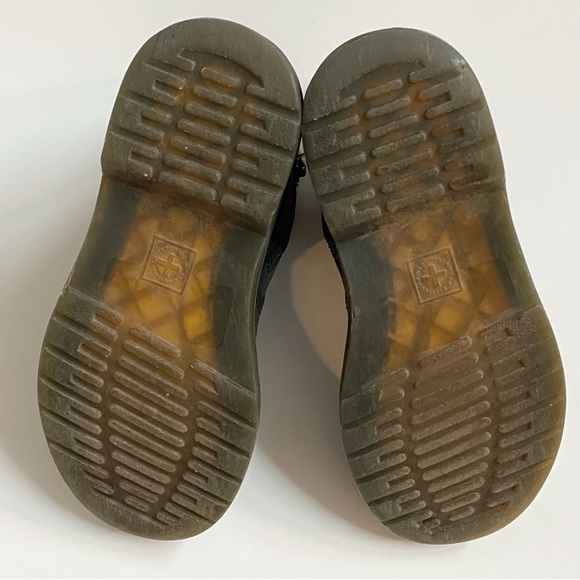 DR. MARTENS JUNIOR 2976 BLACK SOFTY T LEATHER CHELSEA ANKLE BOOTS stretchy side - Picture 10 of 11